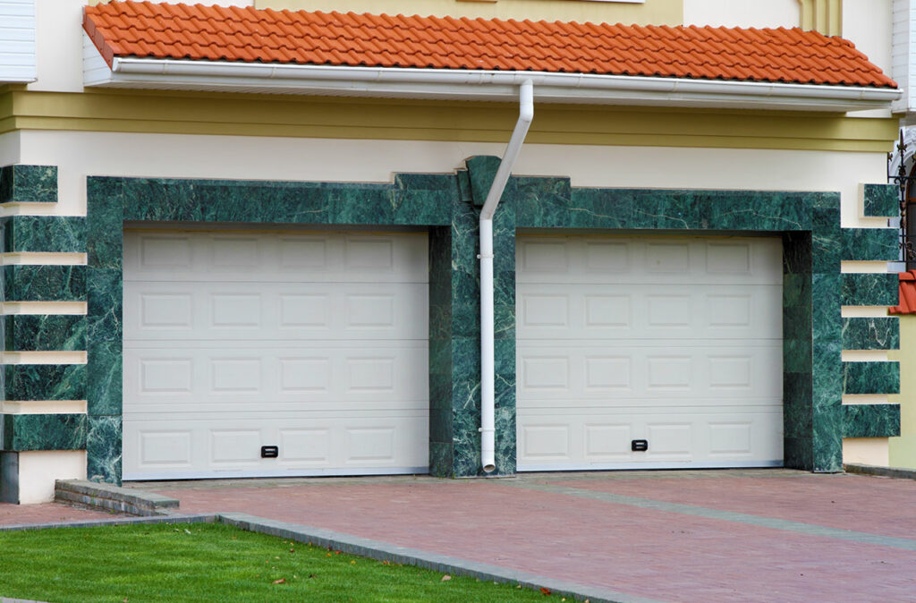 What-To-Consider-When-Choosing-Your-Garage-Door--POC-Austin-Car-Keys