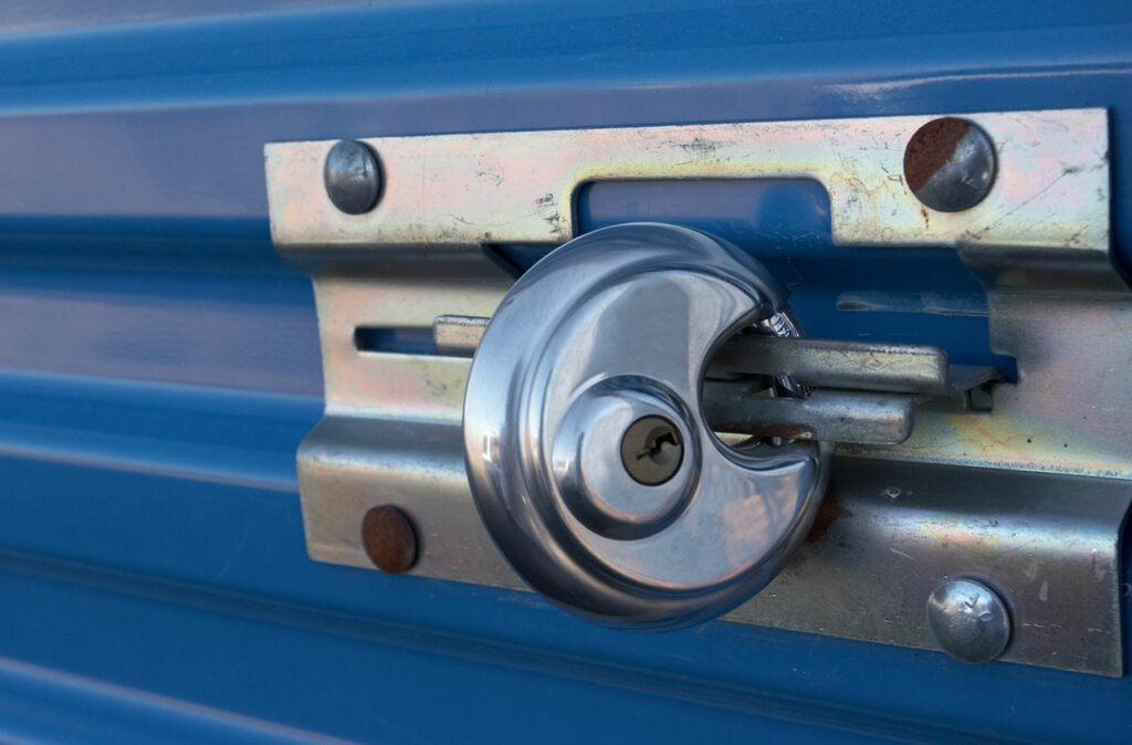 12-Signs-It's-Time-To-Replace-the-Garage-Door-Lock-&-Removing-the-Existing-One--POC-Austin-Car-Keys